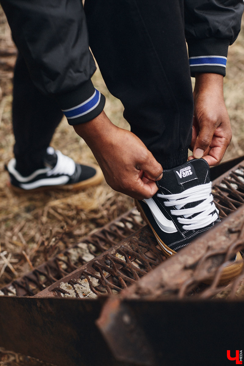 Сидней Барбоза перебрался во Владимирскую область вместе с супругой около года назад. Трущобы в Рио-де-Жанейро семья сменила на квартиру в Коврове. Молодому человеку пришлось не только пройти акклиматизацию, но и полностью сменить гардероб. Любимые образы он продемонстрировал «Ключ-Медиа».