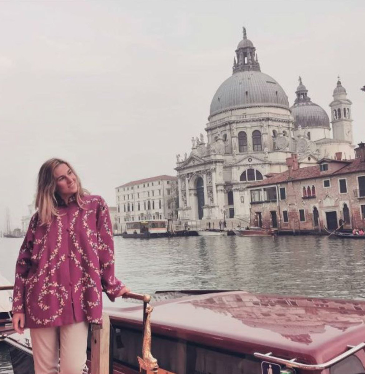 Художница и искусствовед Екатерина Верна обитает в Венеции уже тринадцать лет. Почему она любит этот город, в действительности ли он через несколько десятилетий полностью уйдет под воду и чем пахнут его каналы — жительница одного из самых романтичных и загадочных мест поведала «Ключ-Медиа».