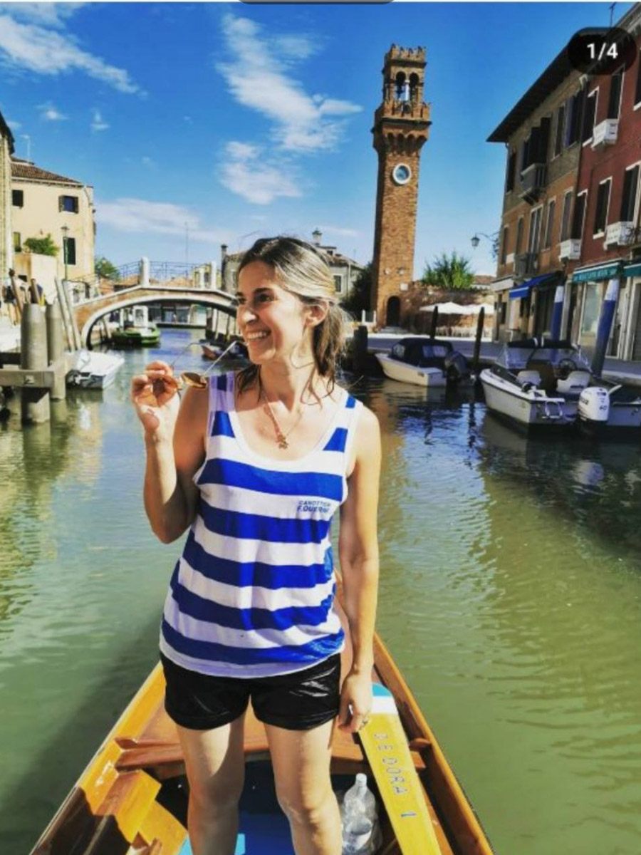 Художница и искусствовед Екатерина Верна обитает в Венеции уже тринадцать лет. Почему она любит этот город, в действительности ли он через несколько десятилетий полностью уйдет под воду и чем пахнут его каналы — жительница одного из самых романтичных и загадочных мест поведала «Ключ-Медиа».