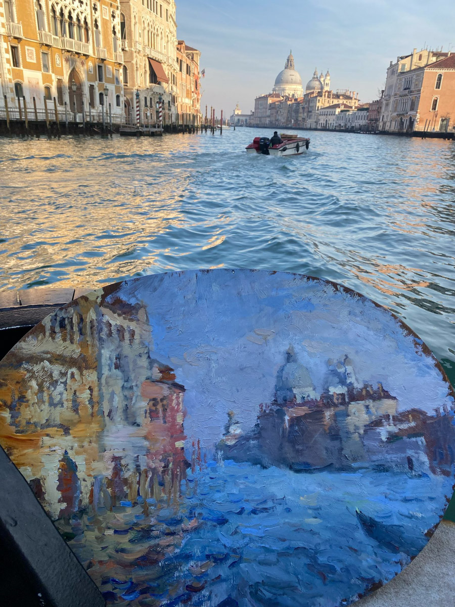 Художница и искусствовед Екатерина Верна обитает в Венеции уже тринадцать лет. Почему она любит этот город, в действительности ли он через несколько десятилетий полностью уйдет под воду и чем пахнут его каналы — жительница одного из самых романтичных и загадочных мест поведала «Ключ-Медиа».