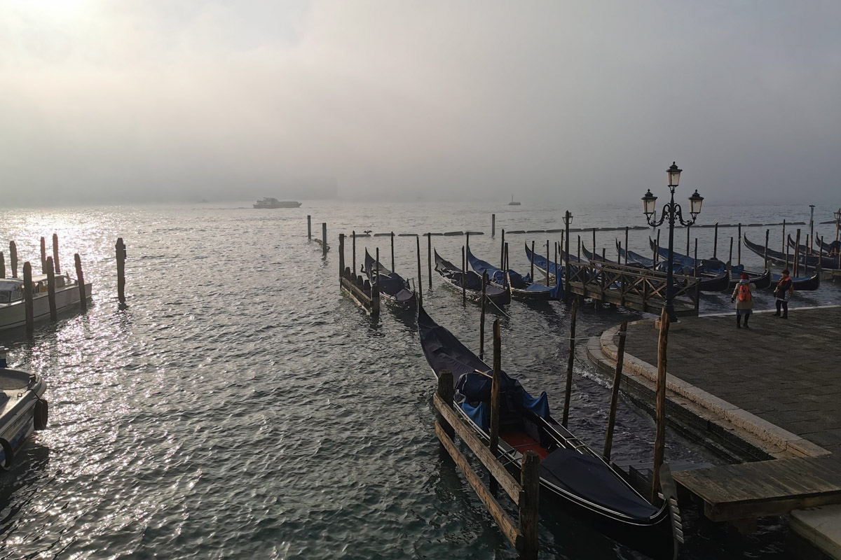 Художница и искусствовед Екатерина Верна обитает в Венеции уже тринадцать лет. Почему она любит этот город, в действительности ли он через несколько десятилетий полностью уйдет под воду и чем пахнут его каналы — жительница одного из самых романтичных и загадочных мест поведала «Ключ-Медиа».