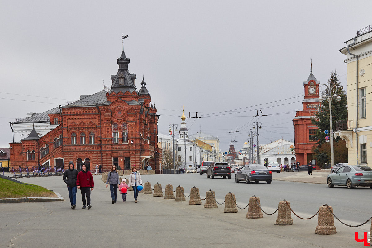 Герой нашей истории избирался городским головой целых четыре раза! И неслучайно! Он искренне радел за медицину, образование и… водяные счетчики. Давайте же разберемся, почему жители так ему доверяли.