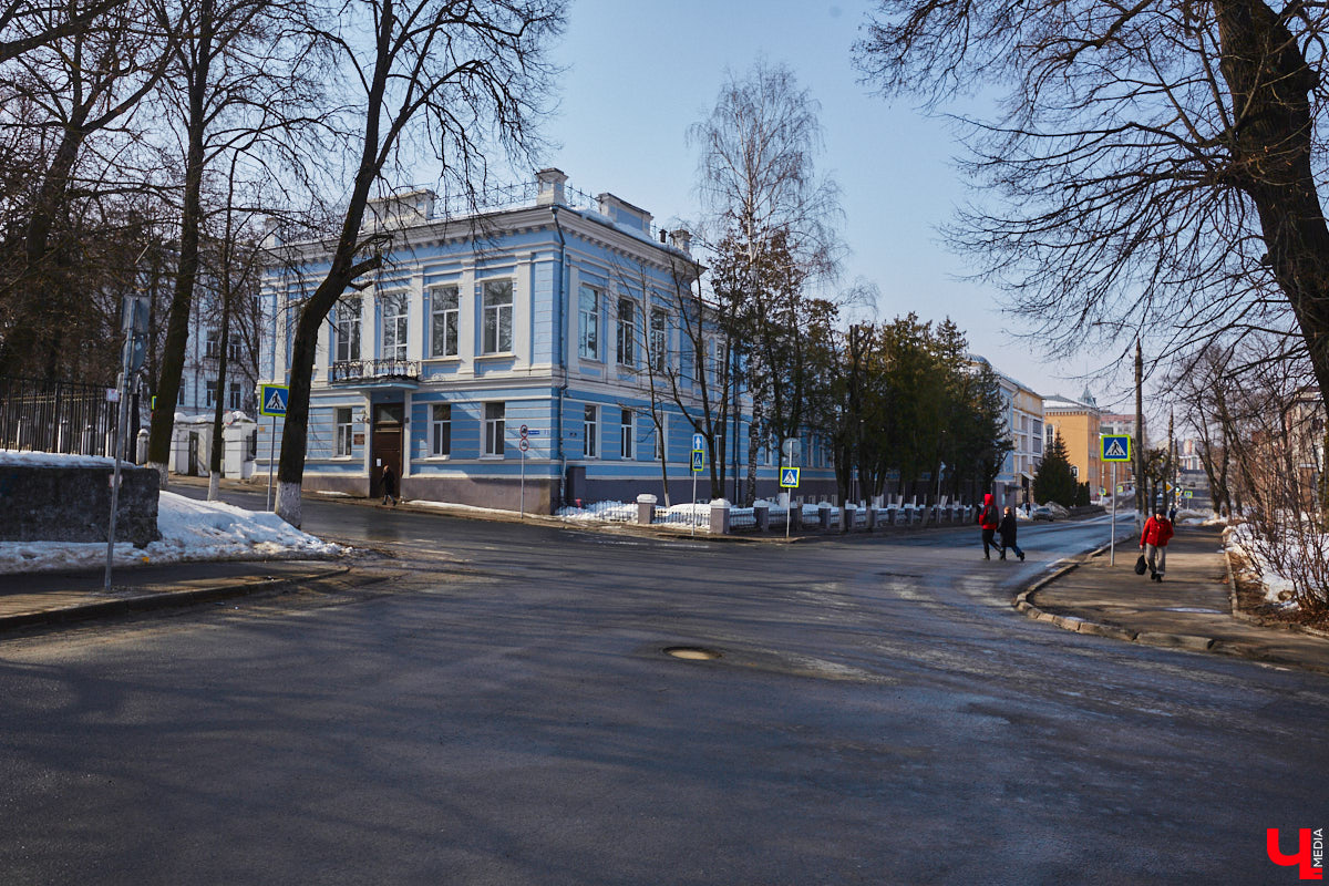 Герой нашей истории избирался городским головой целых четыре раза! И неслучайно! Он искренне радел за медицину, образование и… водяные счетчики. Давайте же разберемся, почему жители так ему доверяли.