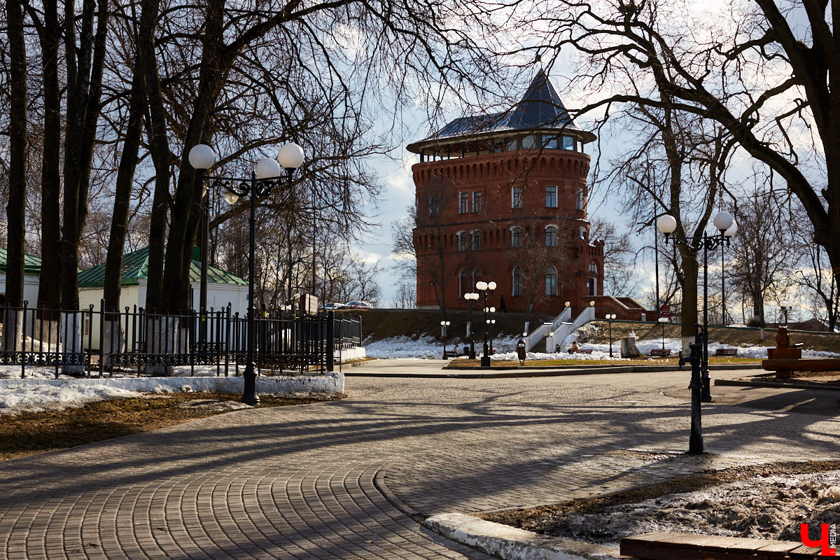 Герой нашей истории избирался городским головой целых четыре раза! И неслучайно! Он искренне радел за медицину, образование и… водяные счетчики. Давайте же разберемся, почему жители так ему доверяли.