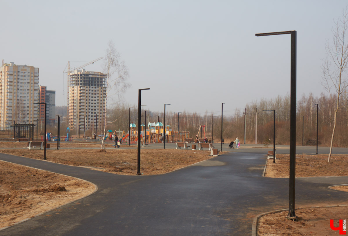 Весной так и тянет гулять, правда, во Владимире комфортных для этого пространств крайне мало. Даже благоустроенные ранее площадки не выдерживают смены сезонов и вновь требуют улучшений. «Ключ-Медиа» собрал пять зеленых зон, которые вскоре должны преобразиться, но к проектам у жителей есть вопросы.