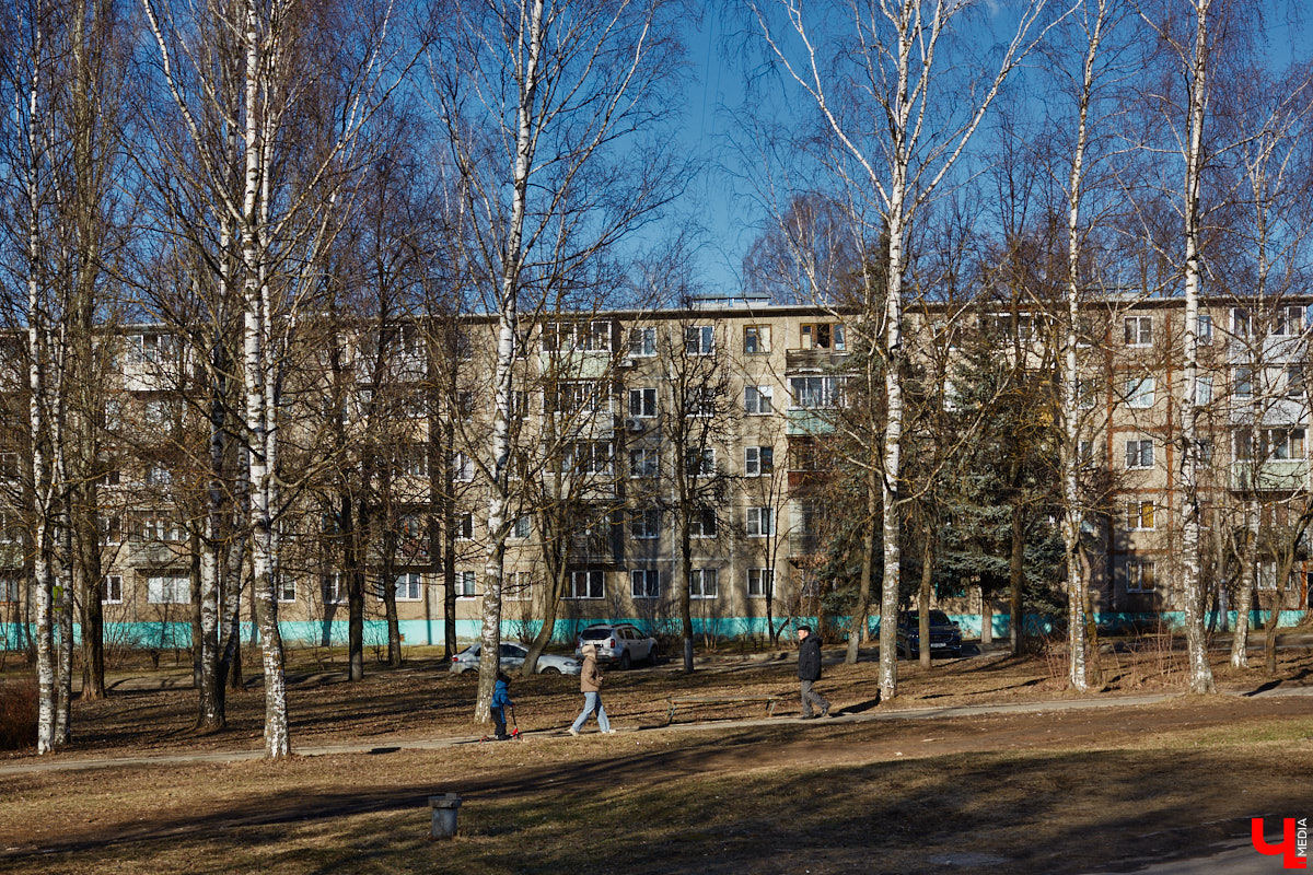 Весной так и тянет гулять, правда, во Владимире комфортных для этого пространств крайне мало. Даже благоустроенные ранее площадки не выдерживают смены сезонов и вновь требуют улучшений. «Ключ-Медиа» собрал пять зеленых зон, которые вскоре должны преобразиться, но к проектам у жителей есть вопросы.