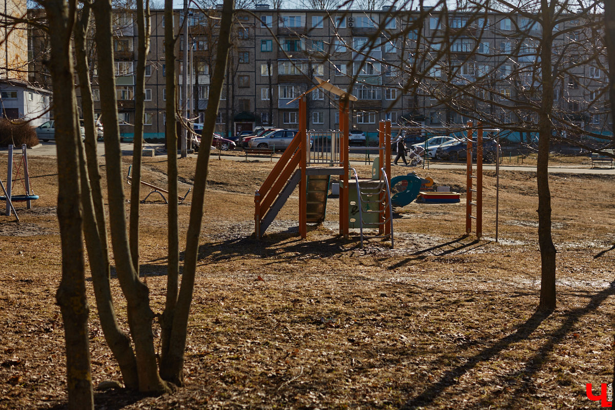 Весной так и тянет гулять, правда, во Владимире комфортных для этого пространств крайне мало. Даже благоустроенные ранее площадки не выдерживают смены сезонов и вновь требуют улучшений. «Ключ-Медиа» собрал пять зеленых зон, которые вскоре должны преобразиться, но к проектам у жителей есть вопросы.