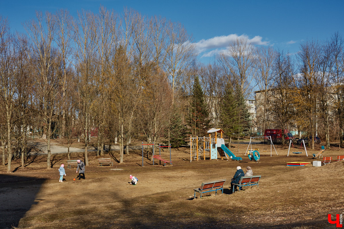 Весной так и тянет гулять, правда, во Владимире комфортных для этого пространств крайне мало. Даже благоустроенные ранее площадки не выдерживают смены сезонов и вновь требуют улучшений. «Ключ-Медиа» собрал пять зеленых зон, которые вскоре должны преобразиться, но к проектам у жителей есть вопросы.