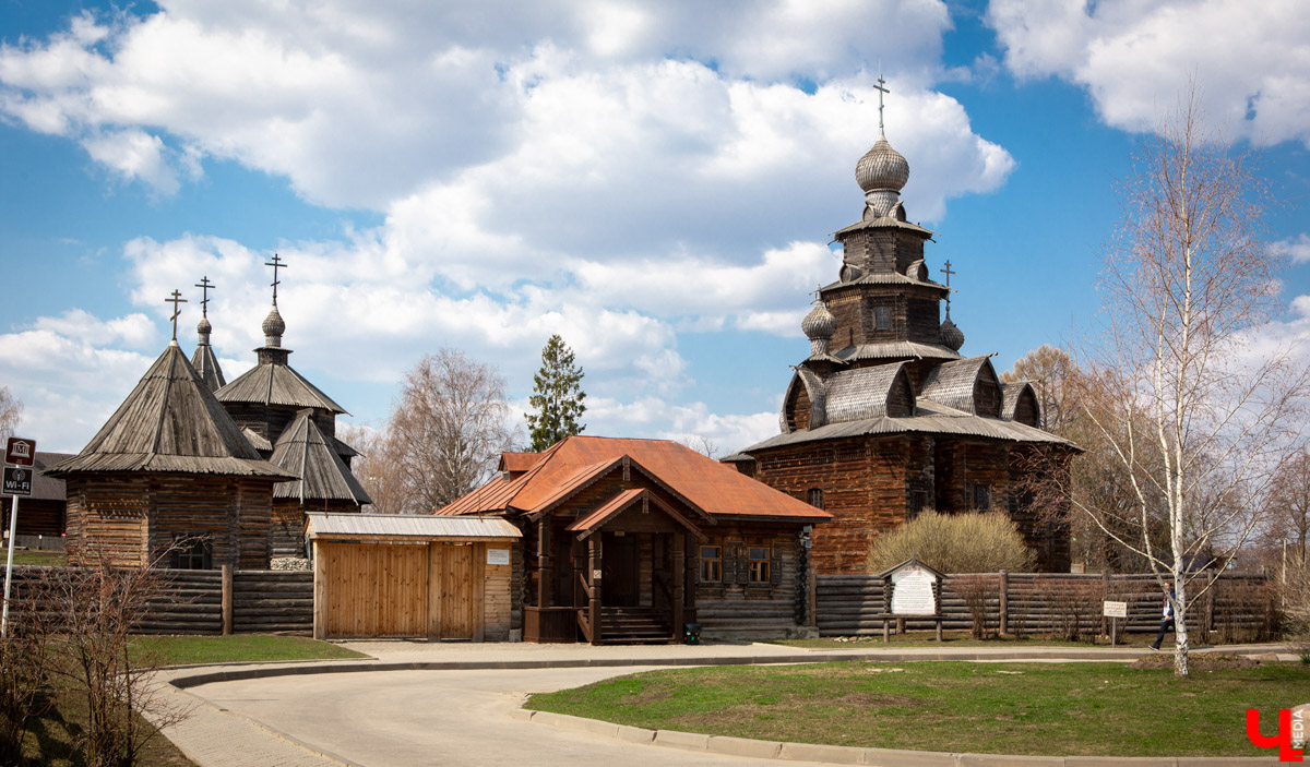 В прошлом году древний город принял рекордное число гостей. Но едут в музей под открытым небом не только ради всемирно известных достопримечательностей. Все чаще жемчужину Золотого кольца выбирают невесты для проведения девичника с национальным колоритом и зумеры, желающие больше узнать о традициях предков.