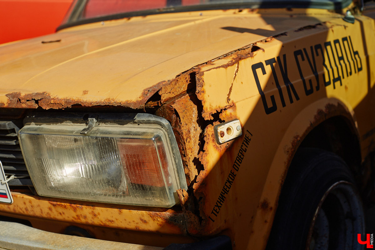 Гонщик из Суздаля Егор Астафьев покоряет локальные соревнования на своей винтажной «копейке», восстановленной из груды металла. В этом году он даже одержал победу на региональном чемпионате по автомногоборью. О своем пути от парковок у ТЦ к призовым местам на ралли молодой энтузиаст рассказал «Ключ-Медиа». 