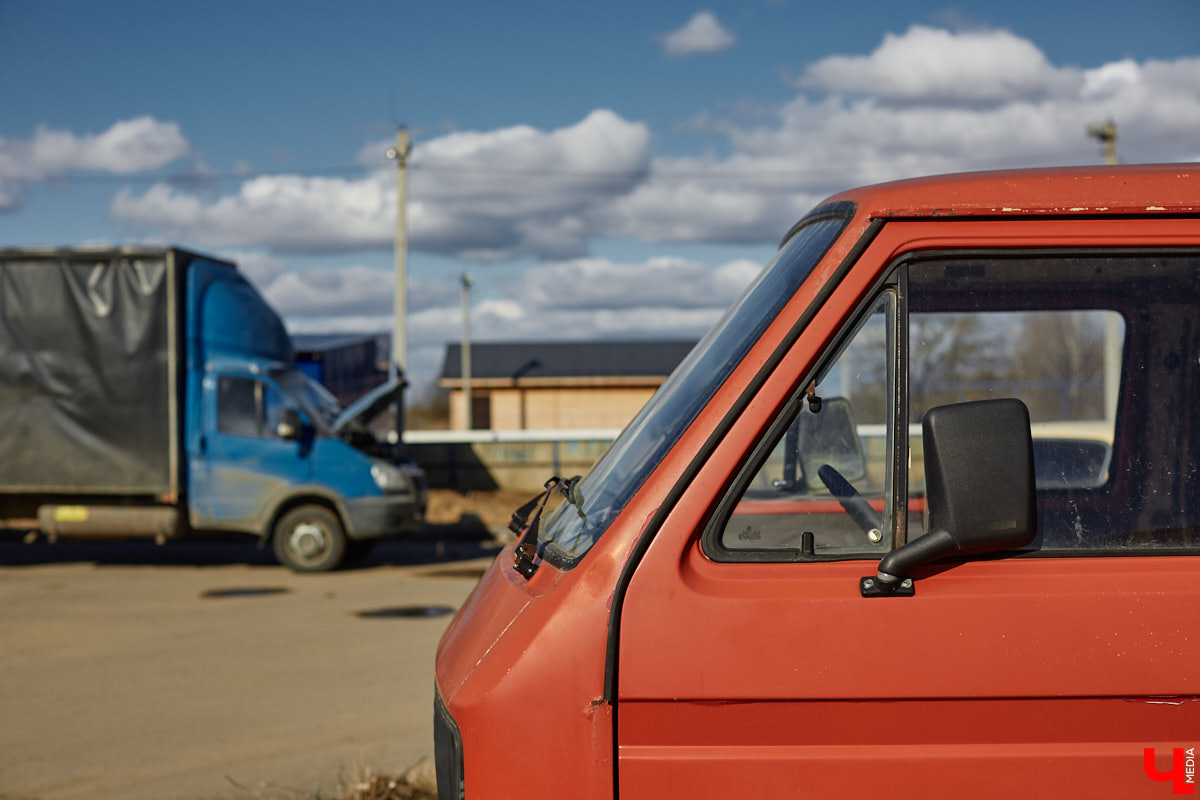 Гонщик из Суздаля Егор Астафьев покоряет локальные соревнования на своей винтажной «копейке», восстановленной из груды металла. В этом году он даже одержал победу на региональном чемпионате по автомногоборью. О своем пути от парковок у ТЦ к призовым местам на ралли молодой энтузиаст рассказал «Ключ-Медиа». 