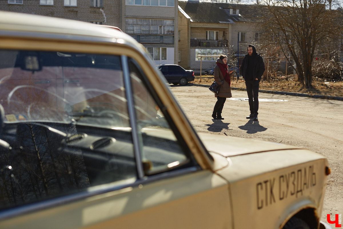 Гонщик из Суздаля Егор Астафьев покоряет локальные соревнования на своей винтажной «копейке», восстановленной из груды металла. В этом году он даже одержал победу на региональном чемпионате по автомногоборью. О своем пути от парковок у ТЦ к призовым местам на ралли молодой энтузиаст рассказал «Ключ-Медиа». 