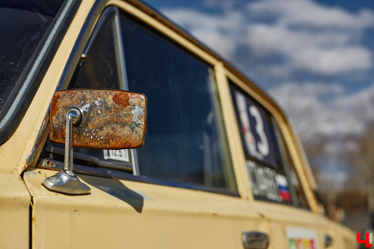 Гонщик из Суздаля Егор Астафьев покоряет локальные соревнования на своей винтажной «копейке», восстановленной из груды металла. В этом году он даже одержал победу на региональном чемпионате по автомногоборью. О своем пути от парковок у ТЦ к призовым местам на ралли молодой энтузиаст рассказал «Ключ-Медиа». 