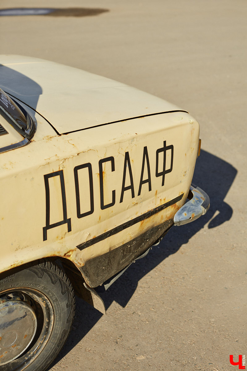 Гонщик из Суздаля Егор Астафьев покоряет локальные соревнования на своей винтажной «копейке», восстановленной из груды металла. В этом году он даже одержал победу на региональном чемпионате по автомногоборью. О своем пути от парковок у ТЦ к призовым местам на ралли молодой энтузиаст рассказал «Ключ-Медиа». 