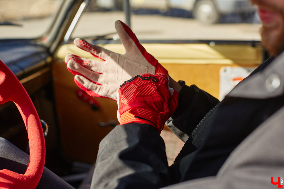 Гонщик из Суздаля Егор Астафьев покоряет локальные соревнования на своей винтажной «копейке», восстановленной из груды металла. В этом году он даже одержал победу на региональном чемпионате по автомногоборью. О своем пути от парковок у ТЦ к призовым местам на ралли молодой энтузиаст рассказал «Ключ-Медиа». 