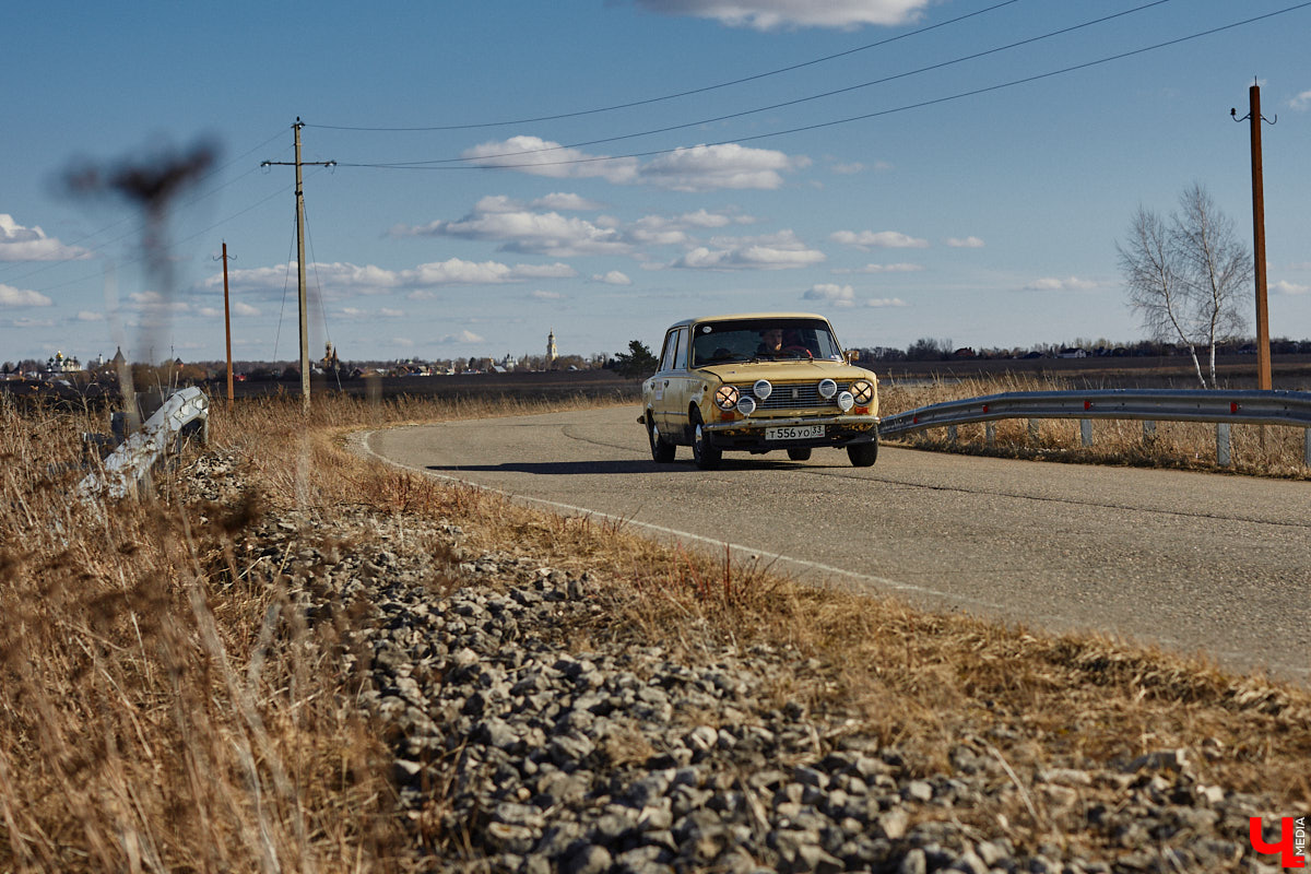 Гонщик из Суздаля Егор Астафьев покоряет локальные соревнования на своей винтажной «копейке», восстановленной из груды металла. В этом году он даже одержал победу на региональном чемпионате по автомногоборью. О своем пути от парковок у ТЦ к призовым местам на ралли молодой энтузиаст рассказал «Ключ-Медиа». 