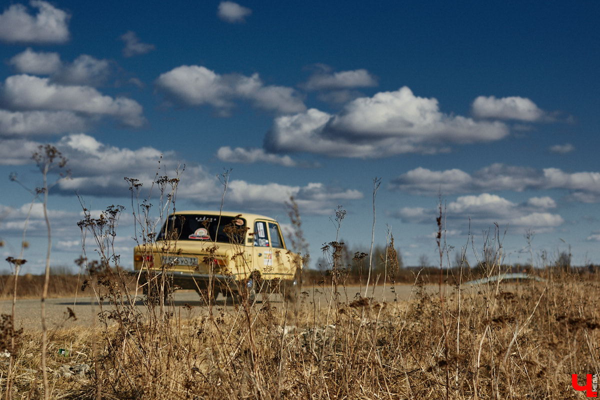 Гонщик из Суздаля Егор Астафьев покоряет локальные соревнования на своей винтажной «копейке», восстановленной из груды металла. В этом году он даже одержал победу на региональном чемпионате по автомногоборью. О своем пути от парковок у ТЦ к призовым местам на ралли молодой энтузиаст рассказал «Ключ-Медиа». 