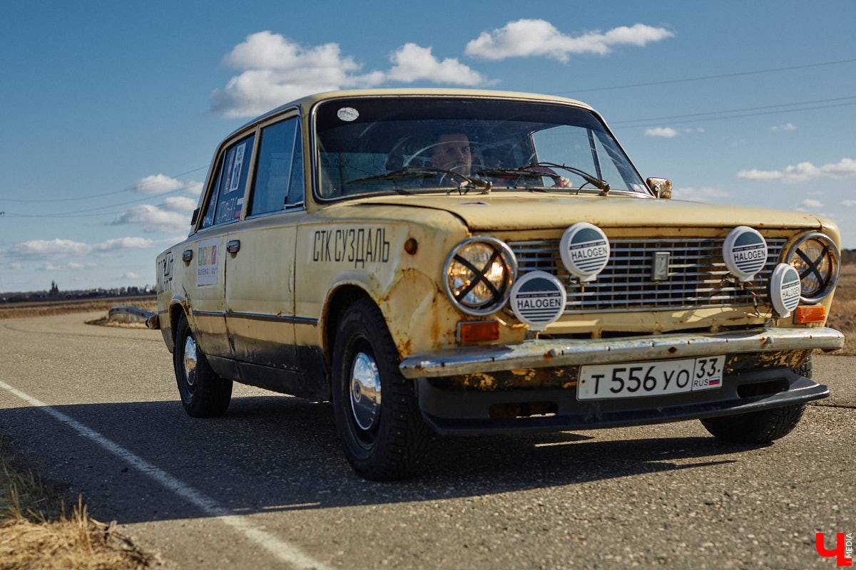 Гонщик из Суздаля Егор Астафьев покоряет локальные соревнования на своей винтажной «копейке», восстановленной из груды металла. В этом году он даже одержал победу на региональном чемпионате по автомногоборью. О своем пути от парковок у ТЦ к призовым местам на ралли молодой энтузиаст рассказал «Ключ-Медиа». 