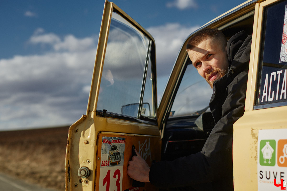 Гонщик из Суздаля Егор Астафьев покоряет локальные соревнования на своей винтажной «копейке», восстановленной из груды металла. В этом году он даже одержал победу на региональном чемпионате по автомногоборью. О своем пути от парковок у ТЦ к призовым местам на ралли молодой энтузиаст рассказал «Ключ-Медиа». 