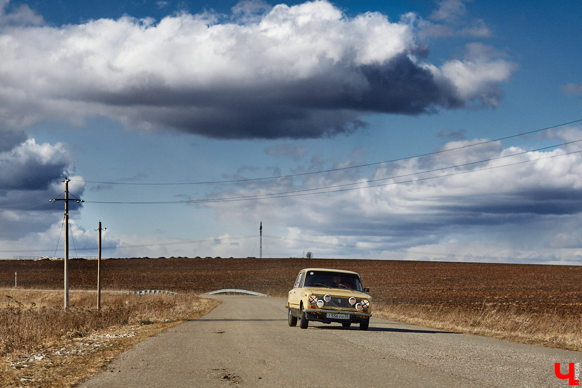 Гонщик из Суздаля Егор Астафьев покоряет локальные соревнования на своей винтажной «копейке», восстановленной из груды металла. В этом году он даже одержал победу на региональном чемпионате по автомногоборью. О своем пути от парковок у ТЦ к призовым местам на ралли молодой энтузиаст рассказал «Ключ-Медиа». 