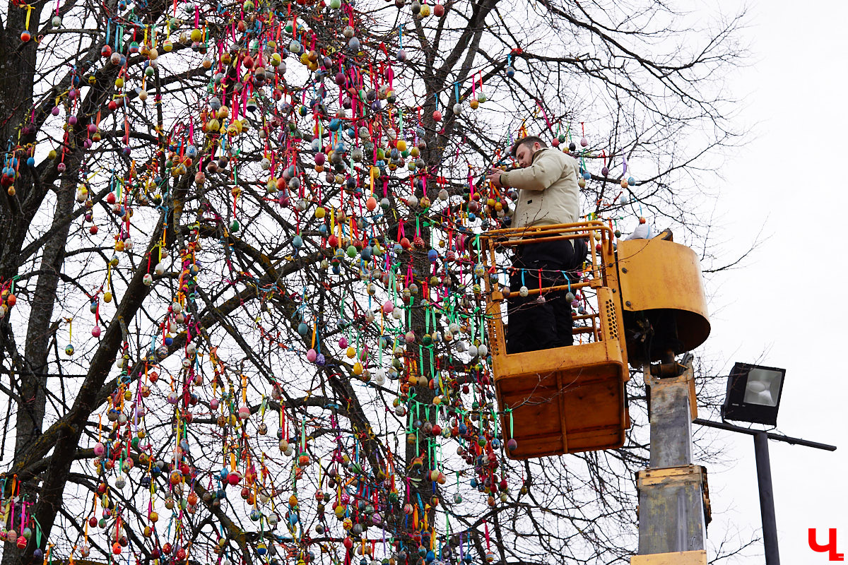Возле Успенского собора вновь «расцветет» пасхальное дерево, а возможно, и не одно. Не исключено, что 60 тысяч писанок украсят и соседнюю липу. Присоединятся к проекту владимирских активистов и некоторые селебрити: актер Дмитрий Певцов, звездная чета Антон и Виктория Макарские, актриса Инна Гомес, художник Никас Сафронов, а также путешественник Федор Конюхов.