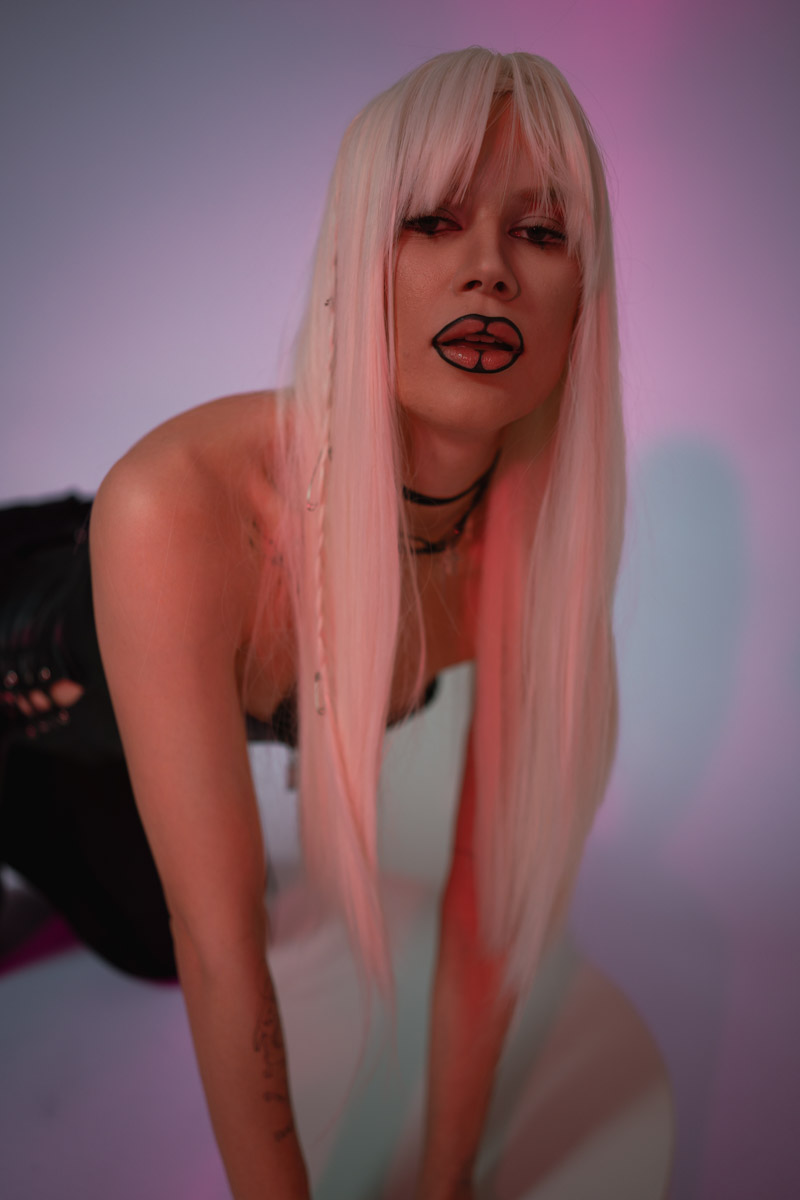 Март не радует красками, но мы все равно пытаемся разбавить серость любыми доступными способами. Особенно стараются фотографы, вдохновленные приходом весны. Они вступают в игру с цветом, решаются на творческие эксперименты. Как проживают нежный сезон владимирские мастера, увидел «Ключ-Медиа». Взгляните и вы!