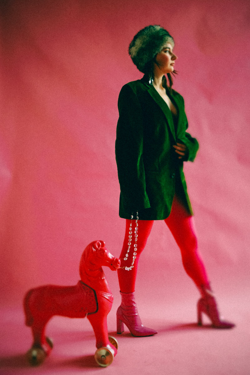 Март не радует красками, но мы все равно пытаемся разбавить серость любыми доступными способами. Особенно стараются фотографы, вдохновленные приходом весны. Они вступают в игру с цветом, решаются на творческие эксперименты. Как проживают нежный сезон владимирские мастера, увидел «Ключ-Медиа». Взгляните и вы!