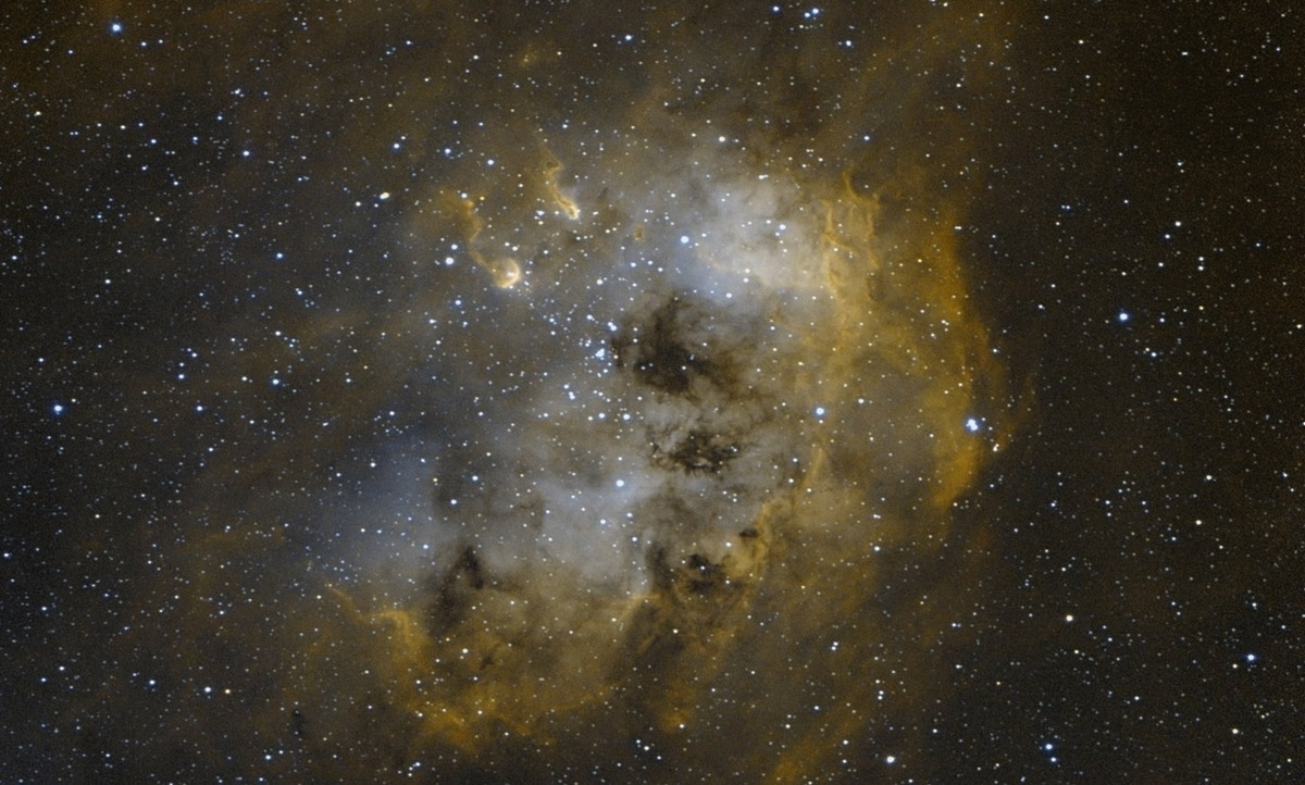 В небе кипит жизнь, а космос пестрит дивными объектами. Но знаем мы об этом только благодаря зорким наблюдателям с телескопами и камерами. Так, ковровский охотник за полярным сиянием сумел зафиксировать нашумевшую спираль, связанную с запуском Falcon 9, а владимирский астроном-любитель из своей обсерватории увидел потрясающей красоты туманности.