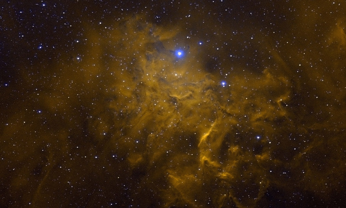 В небе кипит жизнь, а космос пестрит дивными объектами. Но знаем мы об этом только благодаря зорким наблюдателям с телескопами и камерами. Так, ковровский охотник за полярным сиянием сумел зафиксировать нашумевшую спираль, связанную с запуском Falcon 9, а владимирский астроном-любитель из своей обсерватории увидел потрясающей красоты туманности.