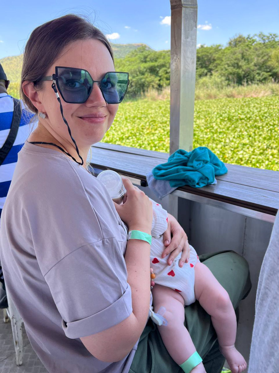 Вы знаете, сколько стоит ведение беременности и роды в Южно-Африканской Республике, если нет медицинской страховки? Отвечаем: примерно 400 тысяч рублей. Такую сумму пришлось потратить жительнице Владимира Юлии Назаровой, которая вслед за мужем переехала в ЮАР и стала там мамой во второй раз.