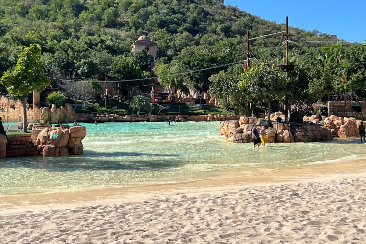 Вы знаете, сколько стоит ведение беременности и роды в Южно-Африканской Республике, если нет медицинской страховки? Отвечаем: примерно 400 тысяч рублей. Такую сумму пришлось потратить жительнице Владимира Юлии Назаровой, которая вслед за мужем переехала в ЮАР и стала там мамой во второй раз.