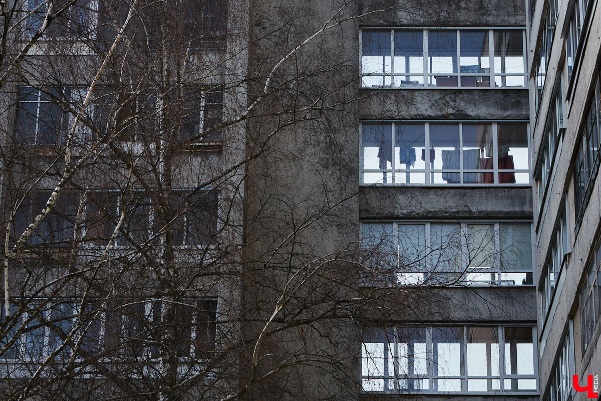 Балкон не только площадь для хранения старого холодильника или лыж. Эта архитектурная деталь способна задать тон всему внешнему облику здания. Во Владимире подобные случаи не редкость. На очередной прогулке по городу «Ключ-Медиа» собрал такие площадки, от которых взгляд не оторвать!