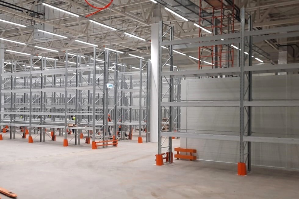 Что быстрее откроют: новый торговый центр, который начали строить три года назад под брендом «Леруа Мерлен», или ФОК на улице Лакина, который ударными темпами возводят с начала 2025-го? А может, всех удивит гостиничный комплекс на Студеной Горе, ждущий своего часа уже 10 лет? Давайте разбираться!