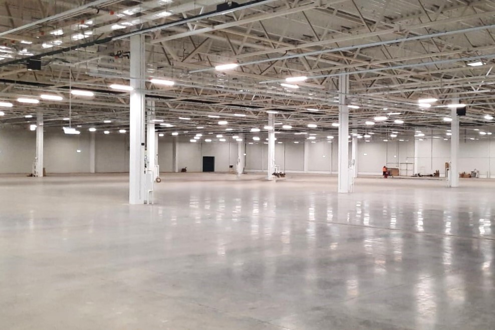 Что быстрее откроют: новый торговый центр, который начали строить три года назад под брендом «Леруа Мерлен», или ФОК на улице Лакина, который ударными темпами возводят с начала 2025-го? А может, всех удивит гостиничный комплекс на Студеной Горе, ждущий своего часа уже 10 лет? Давайте разбираться!