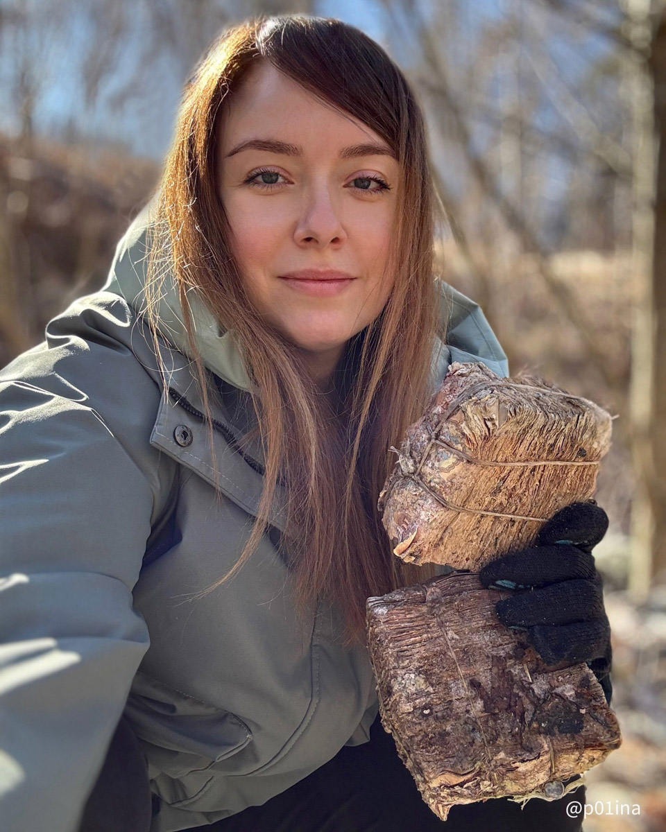 Вы знаете, что в лесах Владимирской области спрятаны миллиарды рублей? Причем не фальшивых, а настоящих, правда, вышедших из обращения. Купить на них сейчас ничего не получится, зато они регулярно привлекают внимание любителей гулять по заброшкам. На сей раз клад нашла блогер из Москвы Лина Резник.