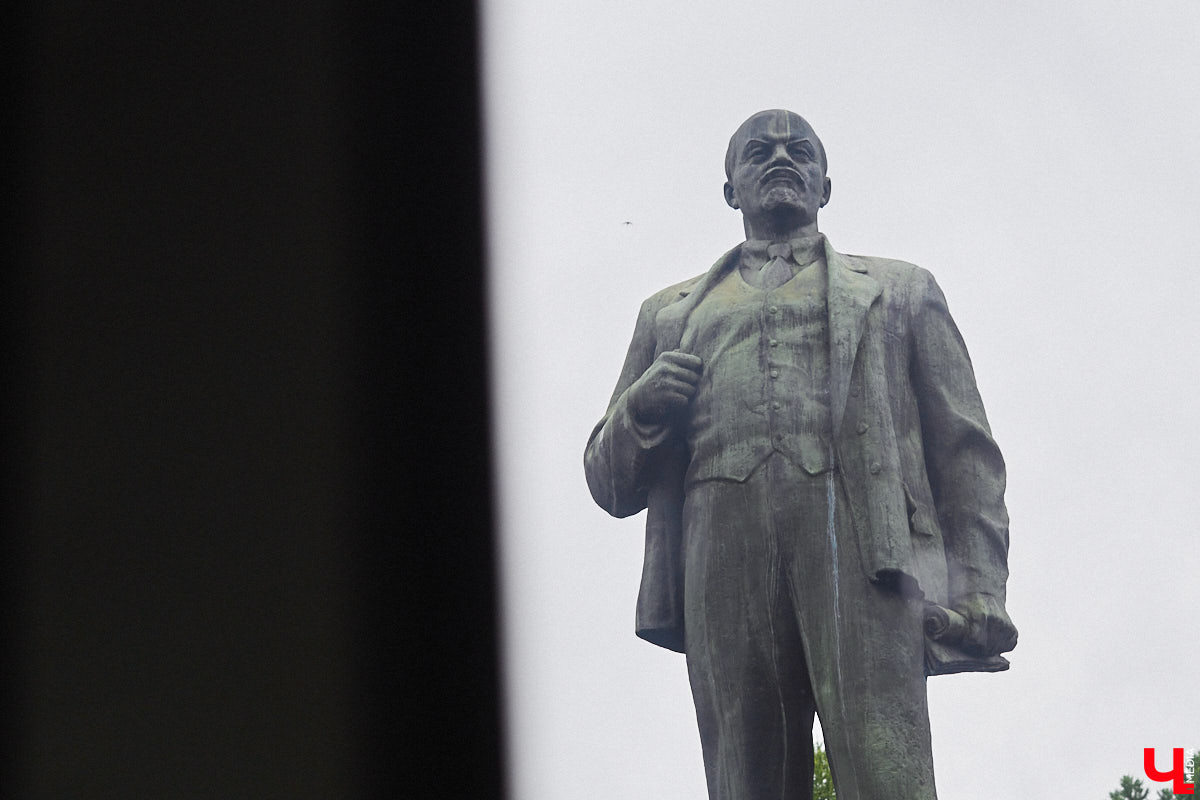 В 2025 году в столице региона планируют отремонтировать сразу три монумента. В списке памятник вождю пролетариата на площади Ленина, стела в честь 850-летия города в историческом центре и бронзовая фигура Михаила Фрунзе. Подробности в материале.