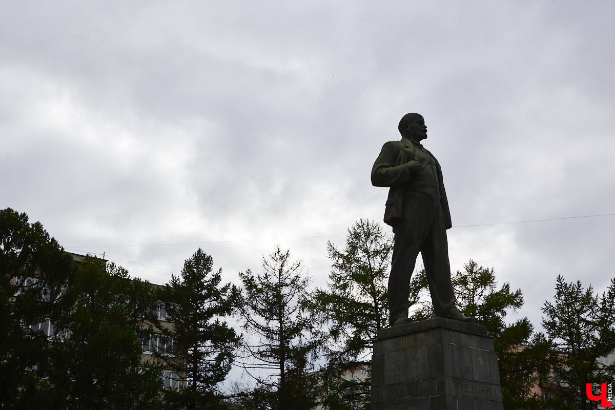 В 2025 году в столице региона планируют отремонтировать сразу три монумента. В списке памятник вождю пролетариата на площади Ленина, стела в честь 850-летия города в историческом центре и бронзовая фигура Михаила Фрунзе. Подробности в материале.