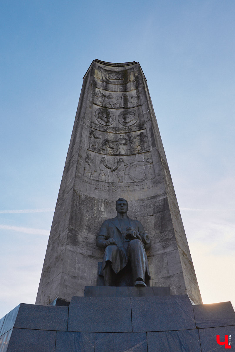 В 2025 году в столице региона планируют отремонтировать сразу три монумента. В списке памятник вождю пролетариата на площади Ленина, стела в честь 850-летия города в историческом центре и бронзовая фигура Михаила Фрунзе. Подробности в материале.