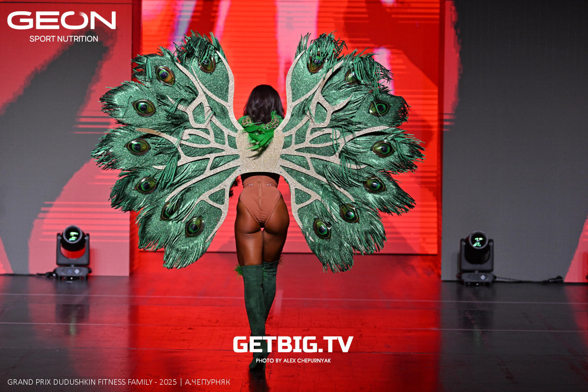 Оказывается, бодибилдинг и творчество связаны. Девушки, выступающие в категории «Артистик модель», не только демонстрируют красоту тела, но и устраивают на сцене фееричное шоу. Ольга Глобец из Владимира сверкала на всероссийском турнире в образе павлина. О своем костюме и выступлении атлетка рассказала «Ключ-Медиа».