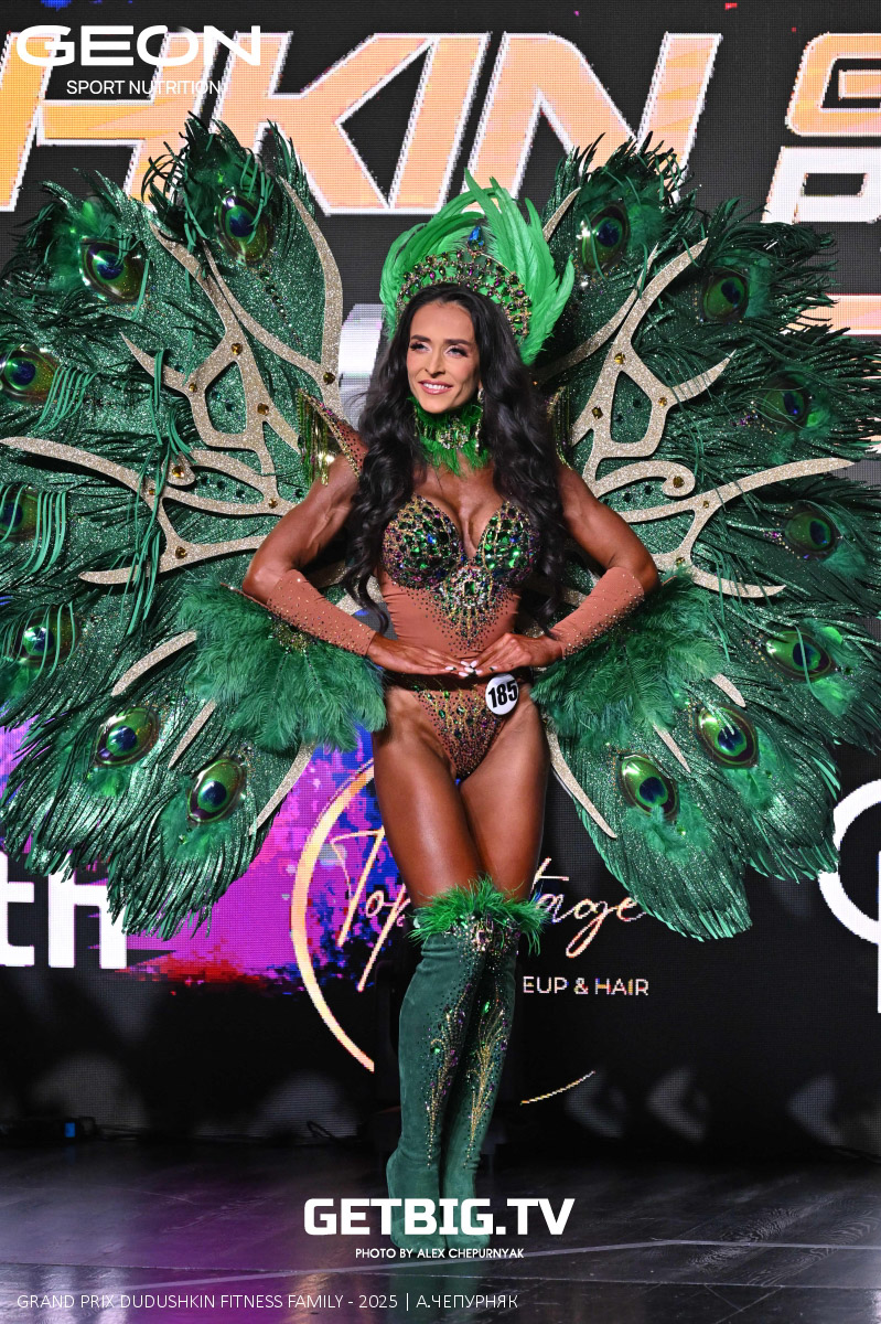 Оказывается, бодибилдинг и творчество связаны. Девушки, выступающие в категории «Артистик модель», не только демонстрируют красоту тела, но и устраивают на сцене фееричное шоу. Ольга Глобец из Владимира сверкала на всероссийском турнире в образе павлина. О своем костюме и выступлении атлетка рассказала «Ключ-Медиа».