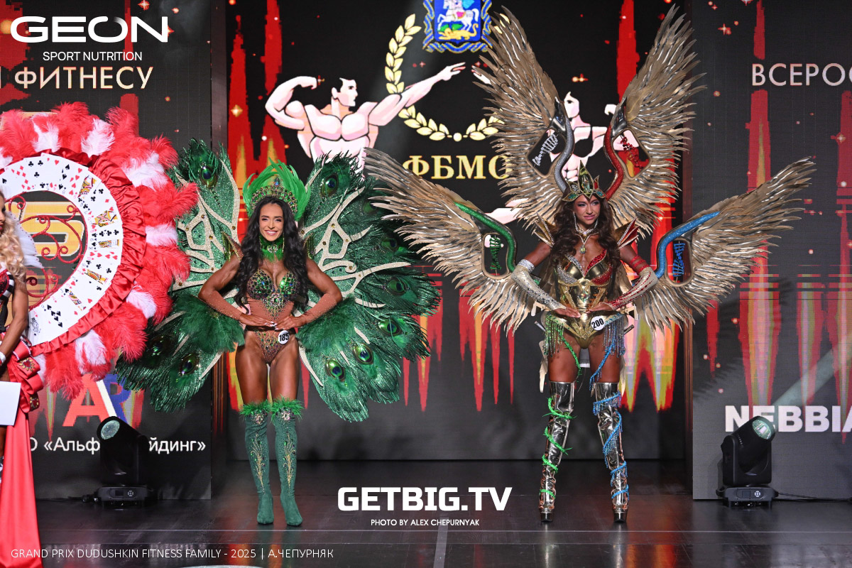 Оказывается, бодибилдинг и творчество связаны. Девушки, выступающие в категории «Артистик модель», не только демонстрируют красоту тела, но и устраивают на сцене фееричное шоу. Ольга Глобец из Владимира сверкала на всероссийском турнире в образе павлина. О своем костюме и выступлении атлетка рассказала «Ключ-Медиа».