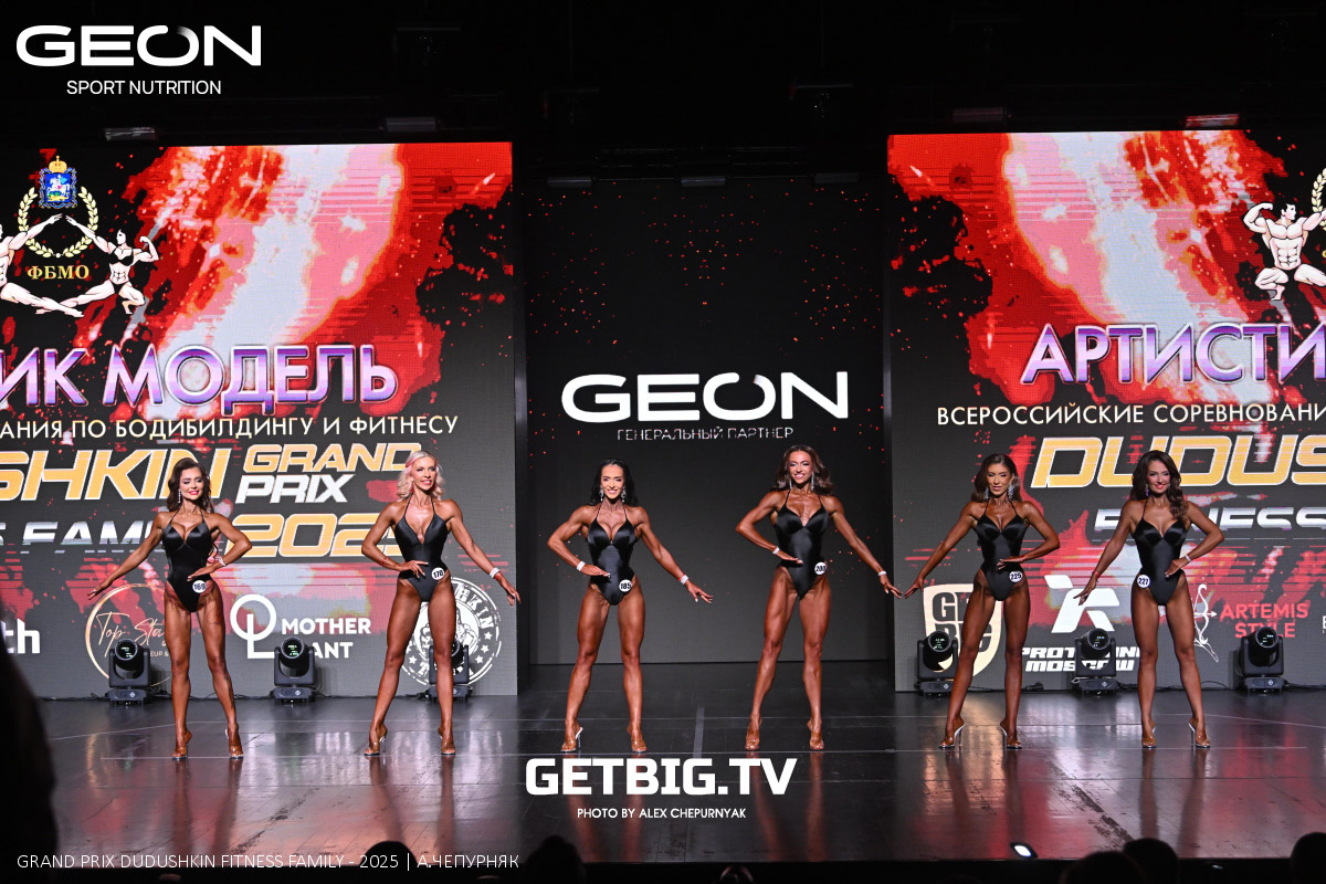 Оказывается, бодибилдинг и творчество связаны. Девушки, выступающие в категории «Артистик модель», не только демонстрируют красоту тела, но и устраивают на сцене фееричное шоу. Ольга Глобец из Владимира сверкала на всероссийском турнире в образе павлина. О своем костюме и выступлении атлетка рассказала «Ключ-Медиа».