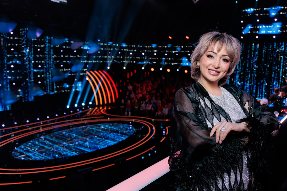 В эту пятницу, 4 апреля, на сцену шоу «Ну-ка, все вместе! Хором!» выйдет народный коллектив из Владимира. Ребята постараются впечатлить своими голосами сотню именитых экспертов — судить вокалистов в том числе будут Максим Дунаевский, Настя Крайнова, Согдиана. О подготовке к ответственному моменту «Ключ-Медиа» рассказала руководитель творческой команды.