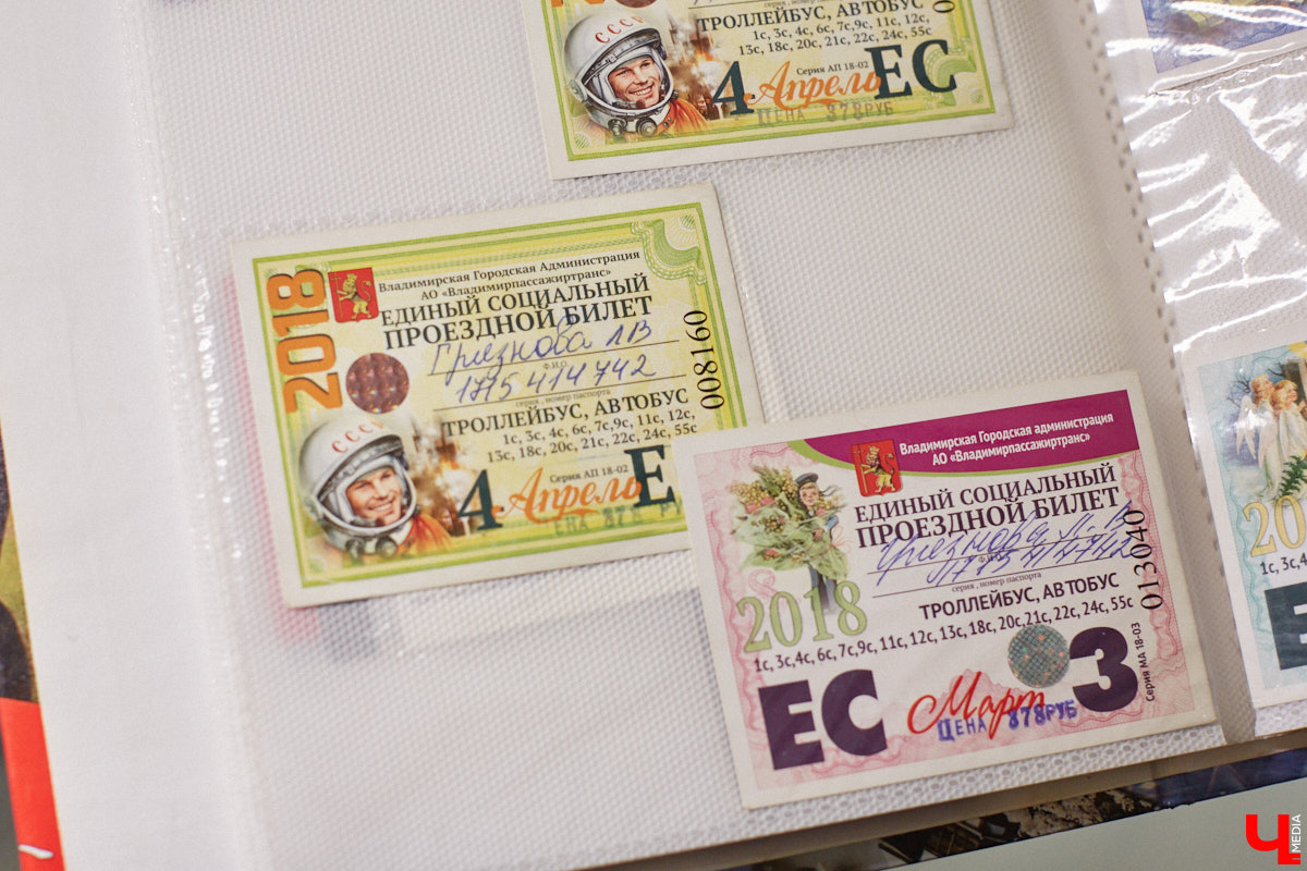 Мастер внимательно разглядывает заготовку для новой точной копии троллейбуса. В коллекции Михаила Кузнецова это уже 14-й экспонат. А ведь еще в 2022 году полку в его комнате украшали всего три образца! Мы побывали в гостях у юноши и во всех деталях рассмотрели его удивительное собрание владимирского электротранспорта!