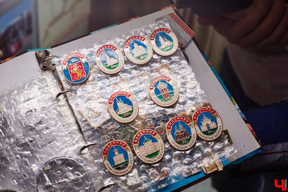 Мастер внимательно разглядывает заготовку для новой точной копии троллейбуса. В коллекции Михаила Кузнецова это уже 14-й экспонат. А ведь еще в 2022 году полку в его комнате украшали всего три образца! Мы побывали в гостях у юноши и во всех деталях рассмотрели его удивительное собрание владимирского электротранспорта!