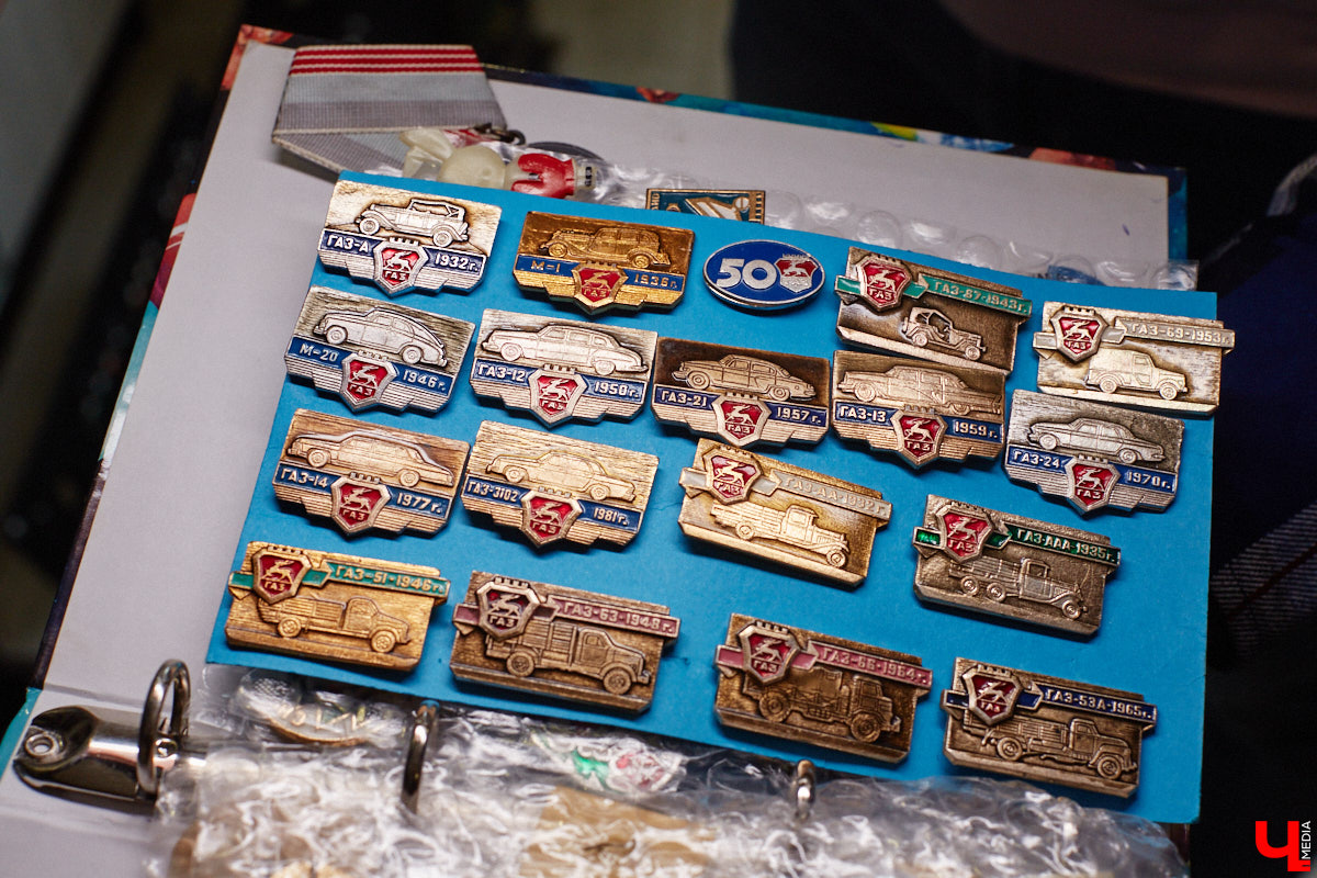 Мастер внимательно разглядывает заготовку для новой точной копии троллейбуса. В коллекции Михаила Кузнецова это уже 14-й экспонат. А ведь еще в 2022 году полку в его комнате украшали всего три образца! Мы побывали в гостях у юноши и во всех деталях рассмотрели его удивительное собрание владимирского электротранспорта!