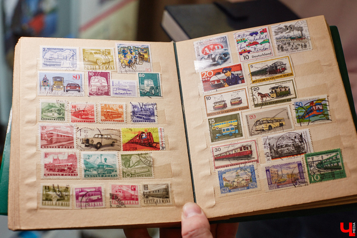 Мастер внимательно разглядывает заготовку для новой точной копии троллейбуса. В коллекции Михаила Кузнецова это уже 14-й экспонат. А ведь еще в 2022 году полку в его комнате украшали всего три образца! Мы побывали в гостях у юноши и во всех деталях рассмотрели его удивительное собрание владимирского электротранспорта!