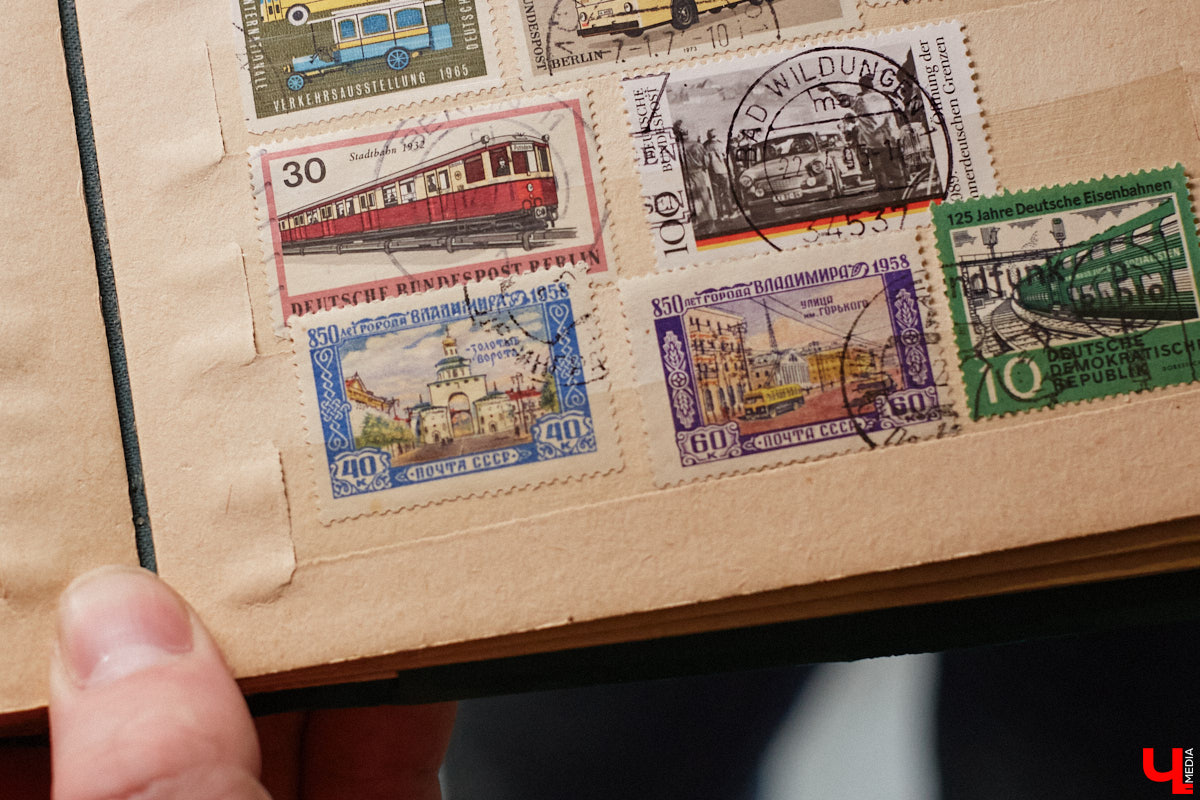 Мастер внимательно разглядывает заготовку для новой точной копии троллейбуса. В коллекции Михаила Кузнецова это уже 14-й экспонат. А ведь еще в 2022 году полку в его комнате украшали всего три образца! Мы побывали в гостях у юноши и во всех деталях рассмотрели его удивительное собрание владимирского электротранспорта!