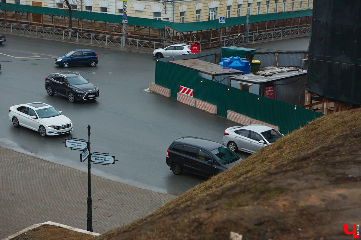 Сроки реставрации Золотых ворот во Владимире пришлось сдвинуть больше, чем на год. Стоимость контракта при этом выросла до 180 миллионов рублей. Зато результат, обещает подрядчик, точно порадует и жителей, и гостей белокаменной столицы региона.