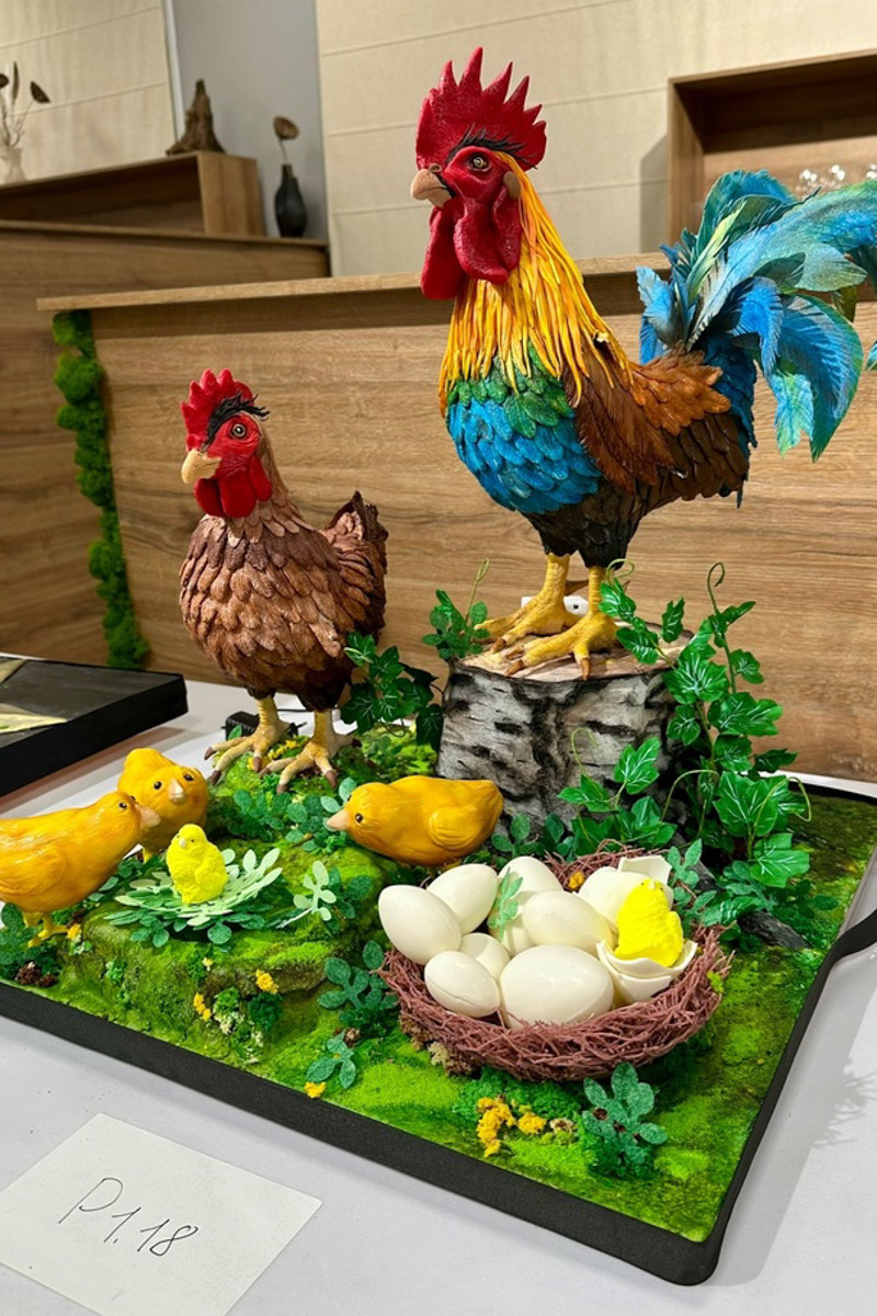 Кондитеры из Владимирской области вновь бросили вызов гравитации. На международном чемпионате в Москве три мастерицы представили сладкие композиции, которые впору назвать инженерными объектами. Сложно поверить, что каждая конструкция съедобна! О создании шедевров «Ключ-Медиа» рассказали их авторы.